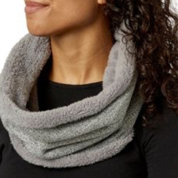 ☕️3️⃣for💲3️⃣0️⃣! Gloves and scarf set! - Picture 4 of 4